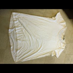 4/$20. Lucy & Laurel White T-Shirt. Large